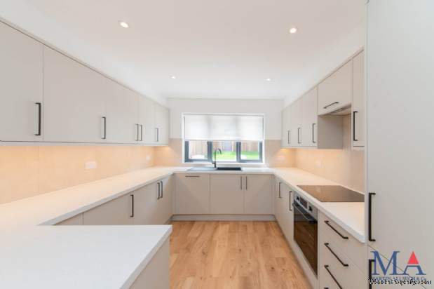 Additional Property Image 4 bedroom Terraced for sale in Borehamwood 4