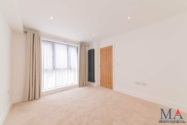 Additional Property Image 4 bedroom Terraced for sale in Borehamwood 9