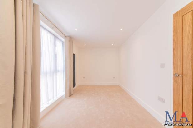 Additional Property Image 4 bedroom Terraced for sale in Borehamwood 11