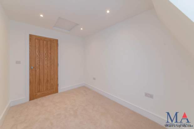 Additional Property Image 4 bedroom Terraced for sale in Borehamwood 20