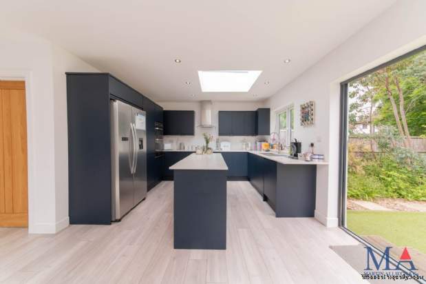 Additional Property Image 3 bedroom Detached for sale in Borehamwood 8