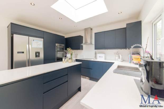 Additional Property Image 3 bedroom Detached for sale in Borehamwood 9