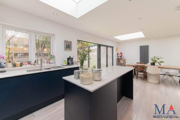 Additional Property Image 3 bedroom Detached for sale in Borehamwood 10