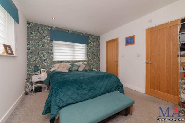 Additional Property Image 3 bedroom Detached for sale in Borehamwood 11