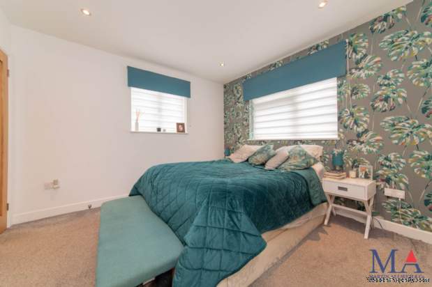 Additional Property Image 3 bedroom Detached for sale in Borehamwood 12