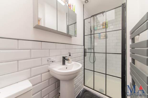 Additional Property Image 3 bedroom Detached for sale in Borehamwood 14