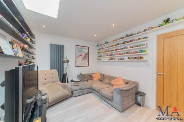 Additional Property Image 3 bedroom Detached for sale in Borehamwood 15