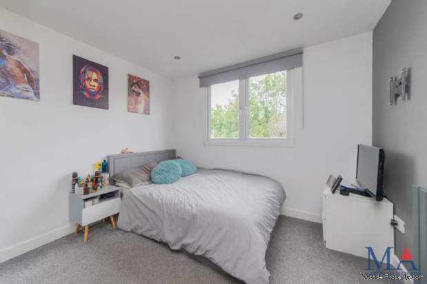 Additional Property Image 3 bedroom Detached for sale in Borehamwood 19