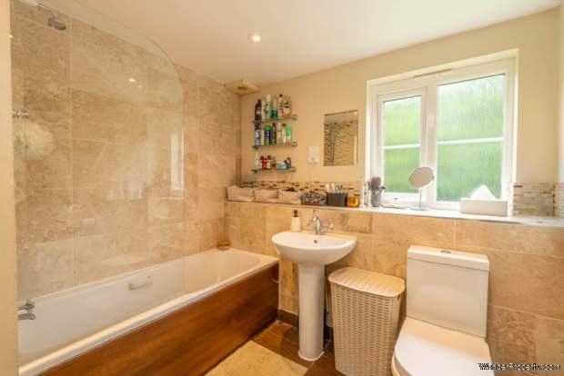 Additional Property Image 1 bedroom Flat for sale in Borehamwood 8