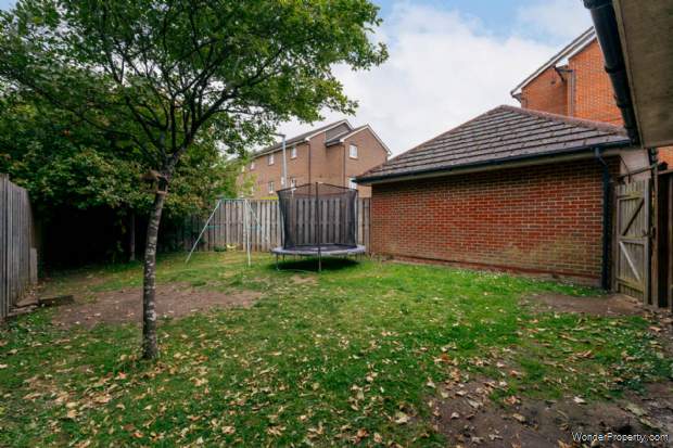 Additional Property Image 1 bedroom Flat for sale in Borehamwood 10