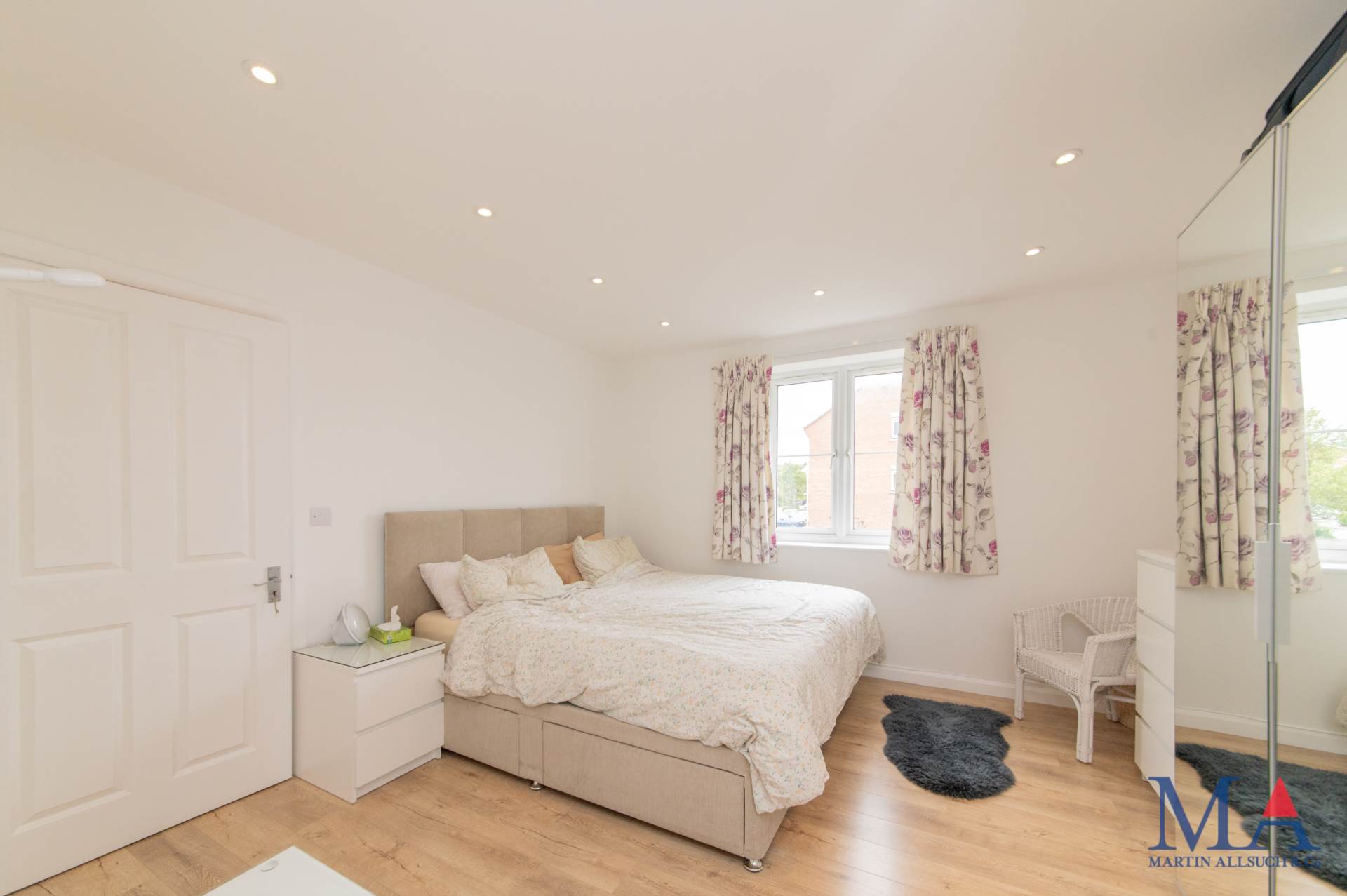 Additional Property Image 2 bedroom Flat for sale in Borehamwood 9