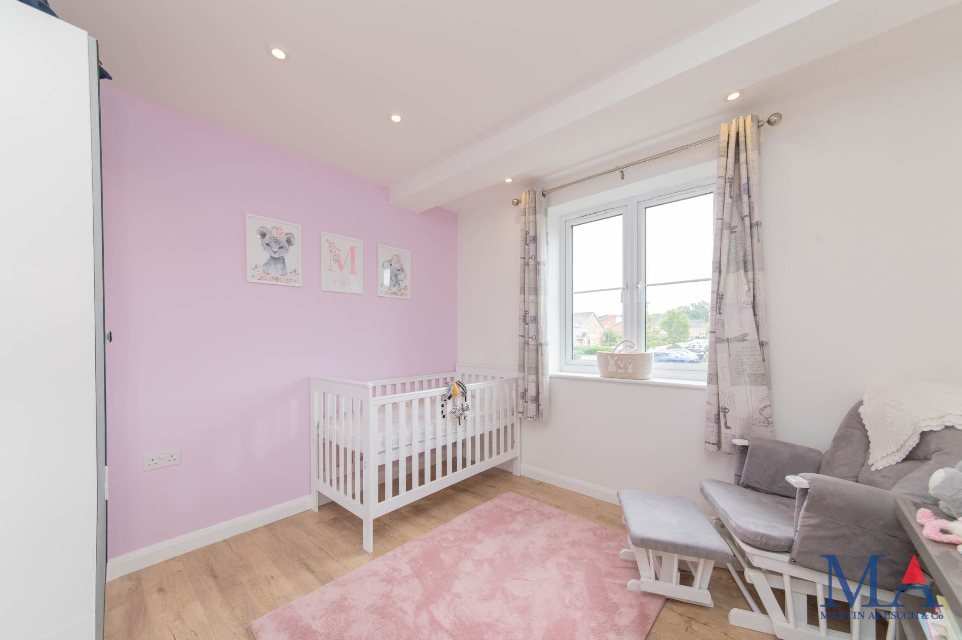 Additional Property Image 2 bedroom Flat for sale in Borehamwood 11