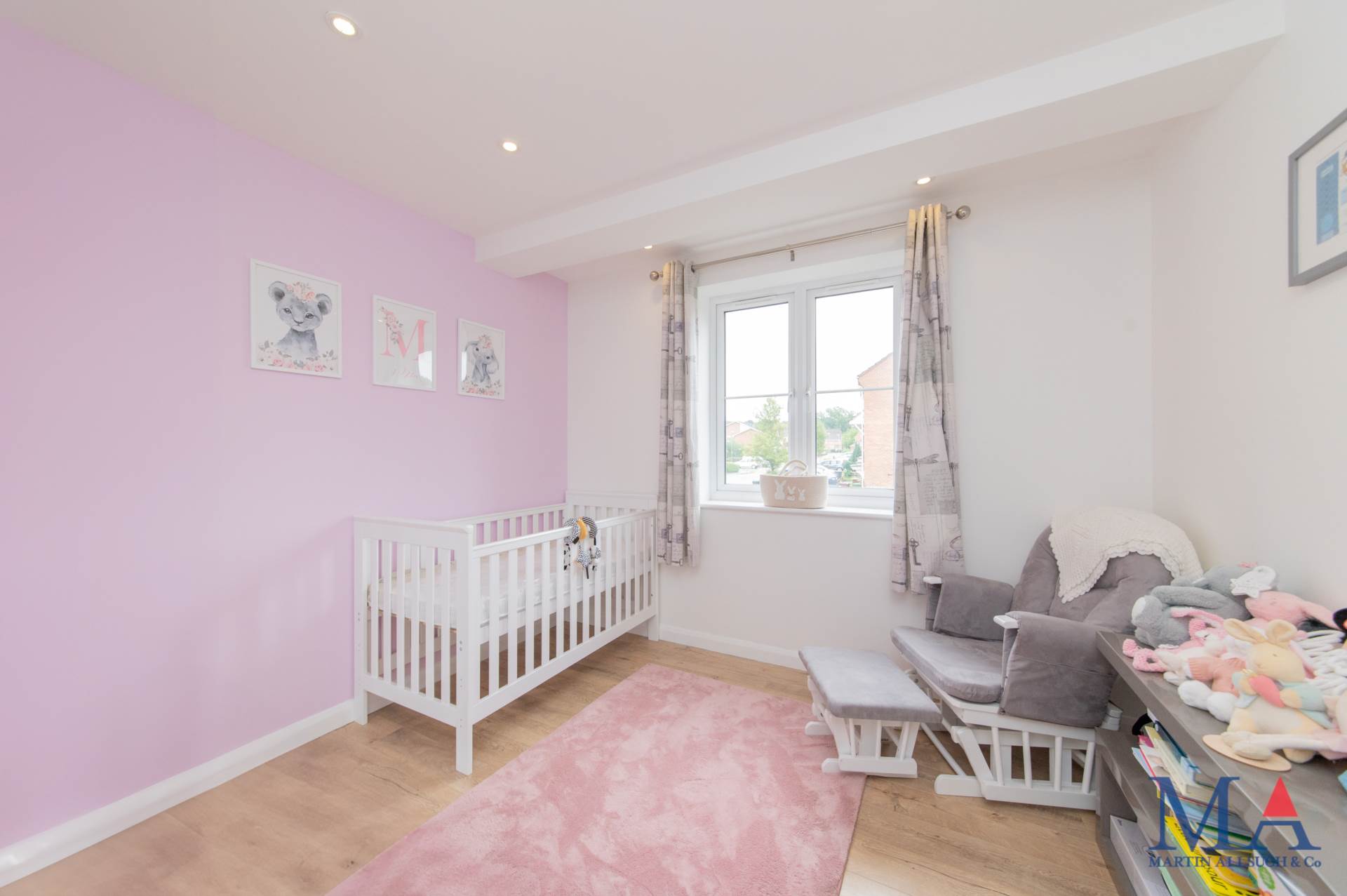 Additional Property Image 2 bedroom Flat for sale in Borehamwood 12