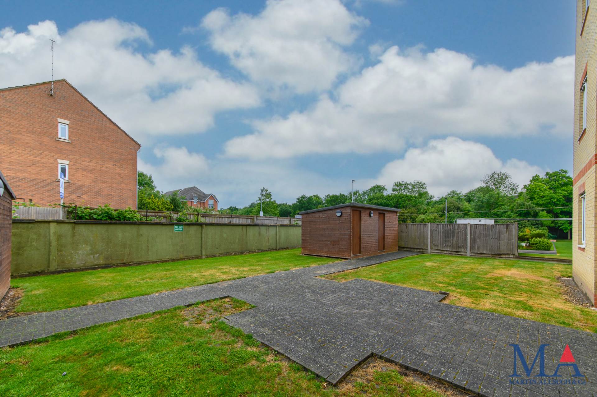 Additional Property Image 2 bedroom Flat for sale in Borehamwood 16