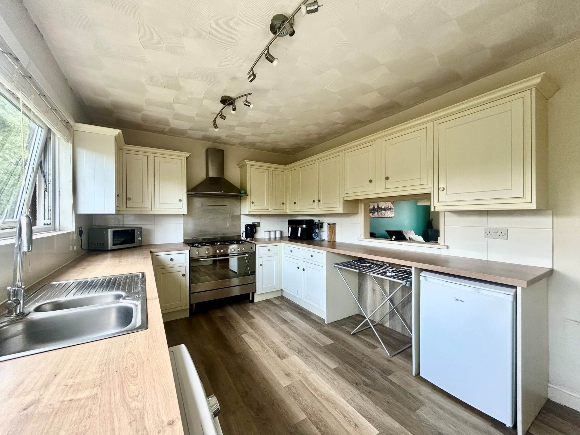 Additional Property Image 2 bedroom Flat for sale in Radlett 4