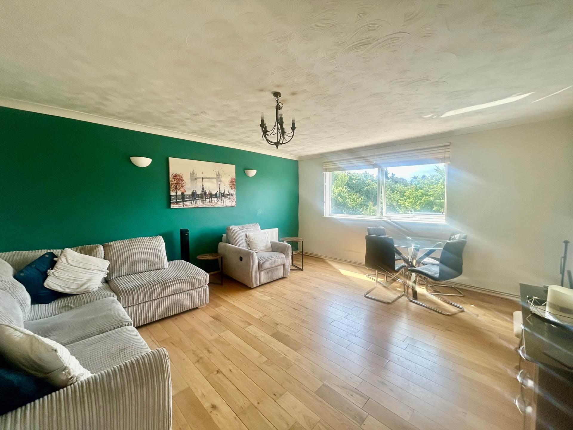 Additional Property Image 2 bedroom Flat for sale in Radlett 6