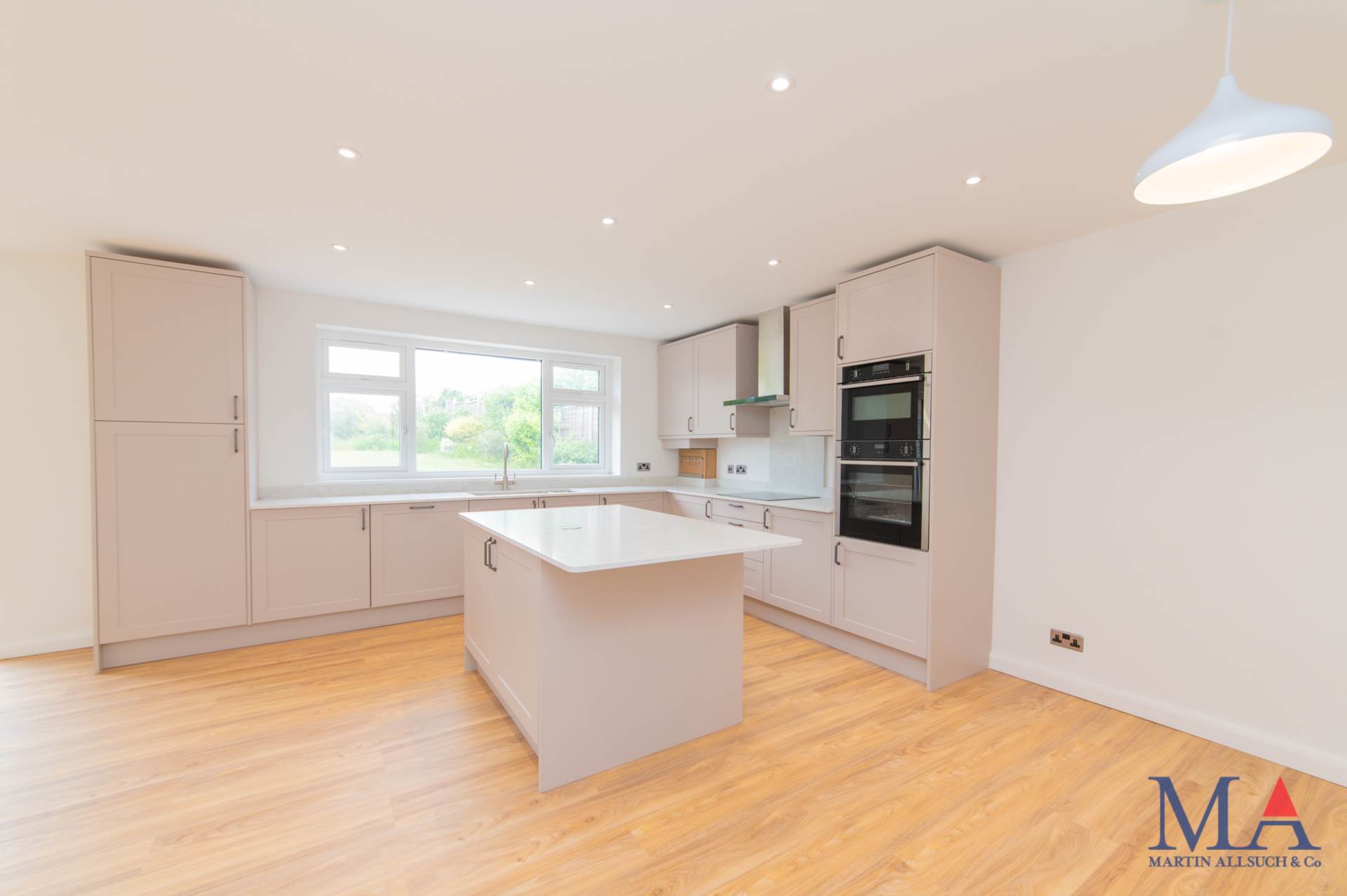 Additional Property Image 3 bedroom Detached Bungalow for sale in St Albans 5