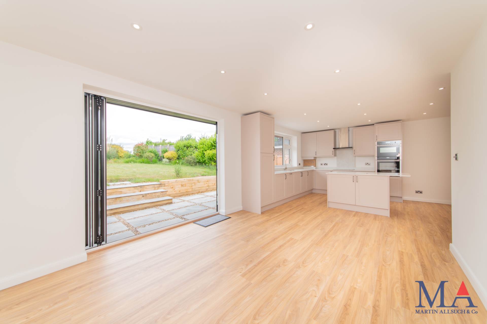 Additional Property Image 3 bedroom Detached Bungalow for sale in St Albans 7
