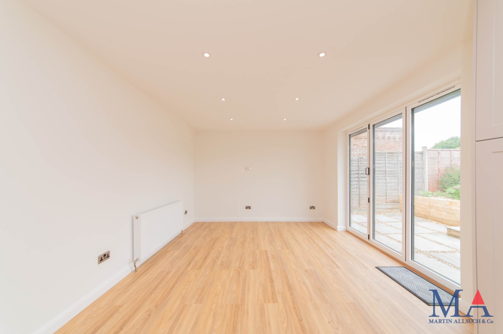 Additional Property Image 3 bedroom Detached Bungalow for sale in St Albans 11