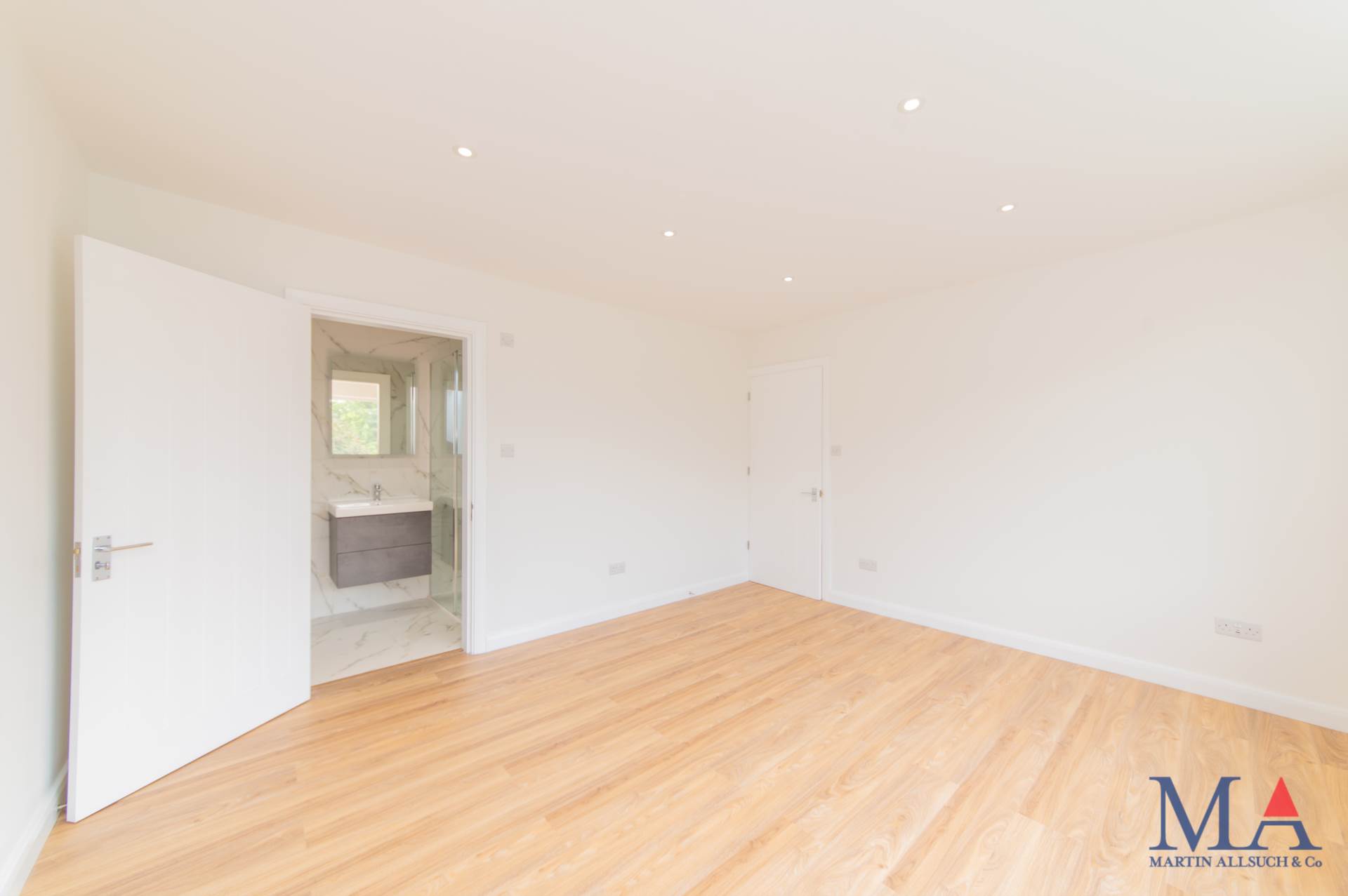 Additional Property Image 3 bedroom Detached Bungalow for sale in St Albans 14