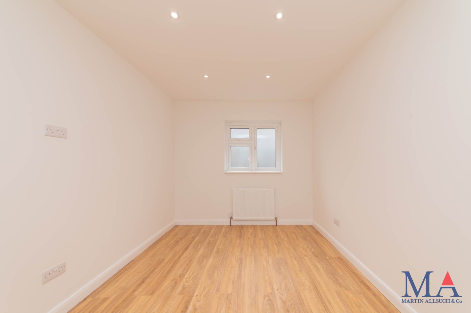 Additional Property Image 3 bedroom Detached Bungalow for sale in St Albans 17