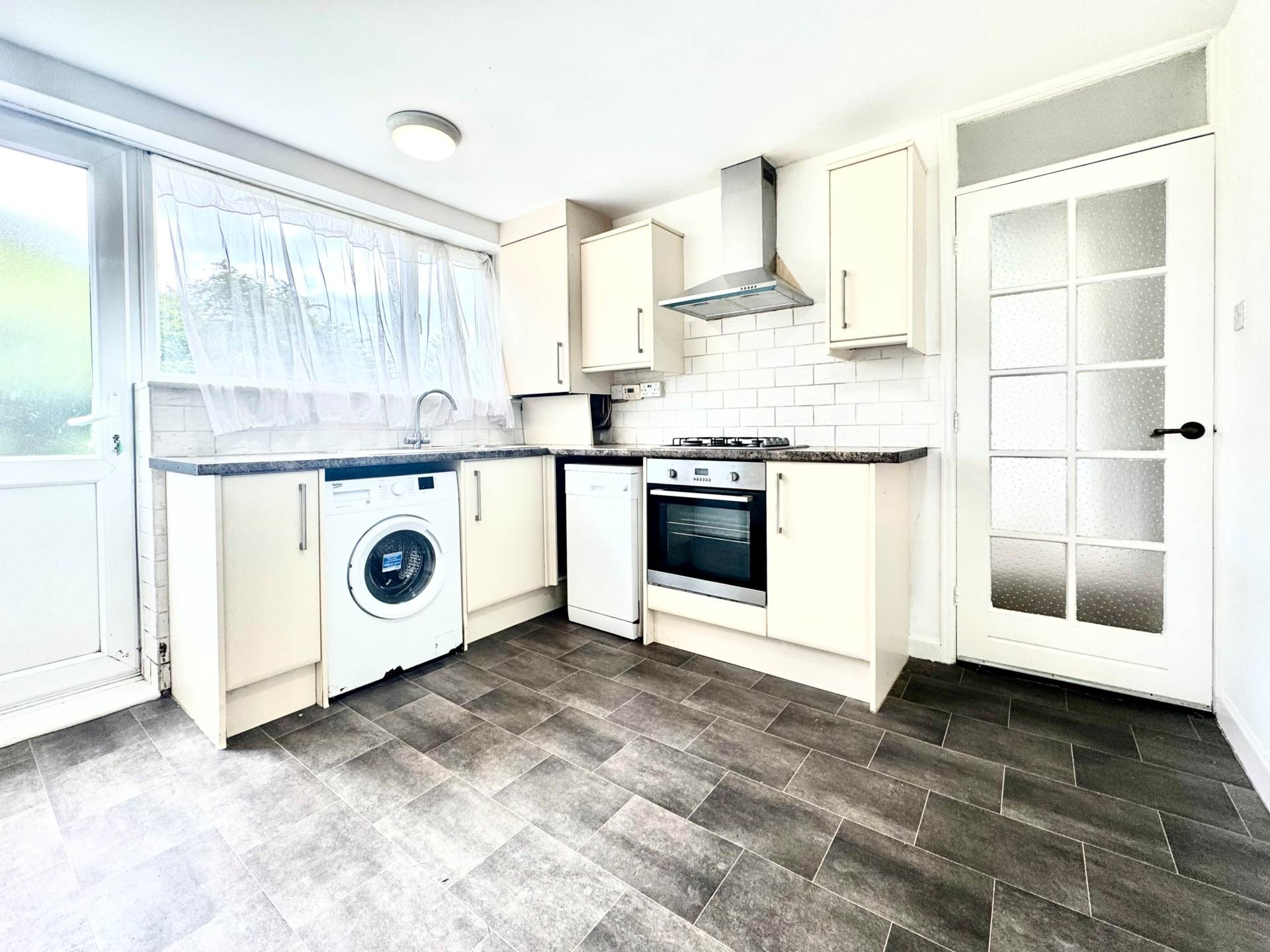 Additional Property Image 2 bedroom Maisonette for sale in Borehamwood 2
