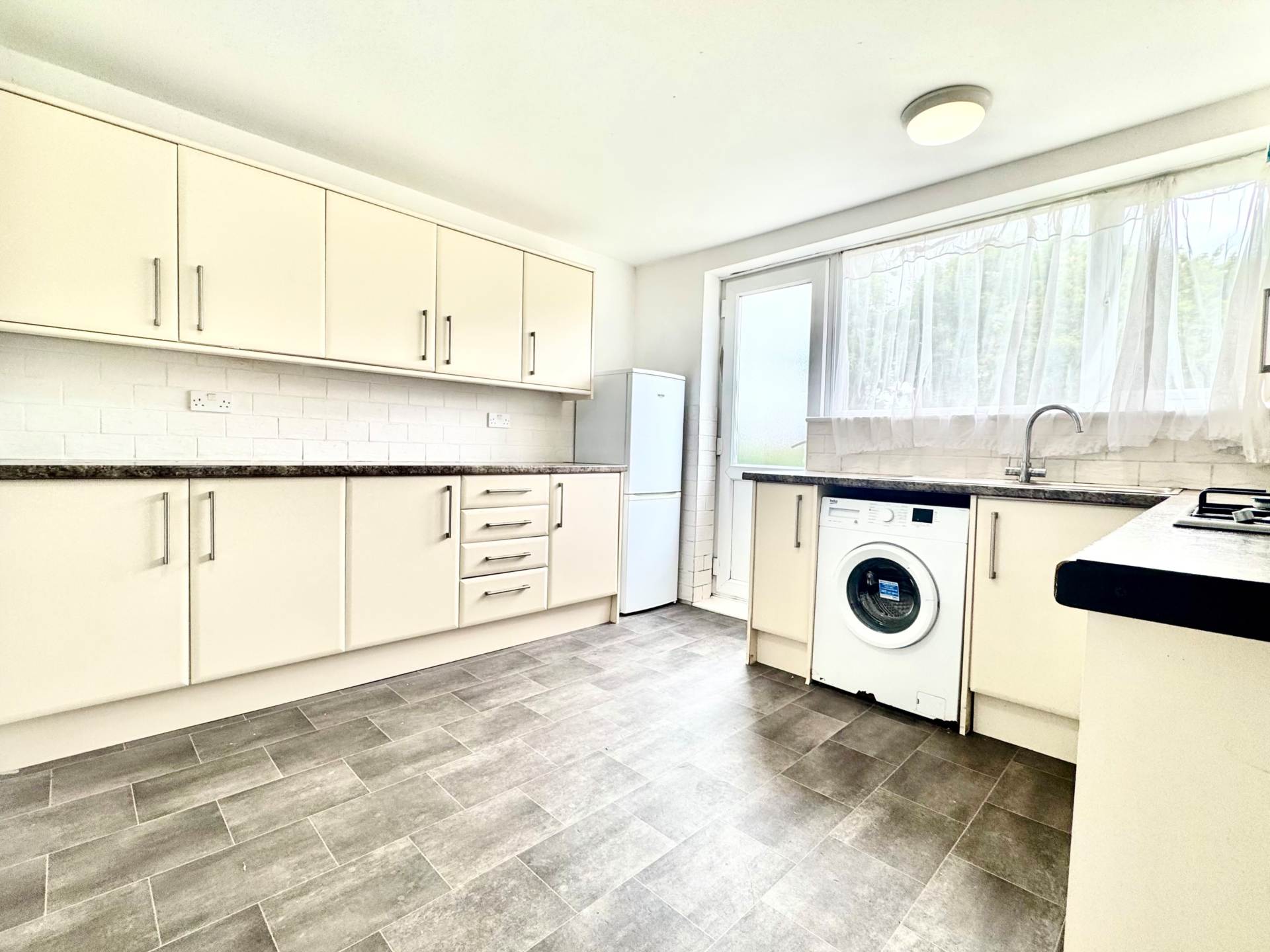 Additional Property Image 2 bedroom Maisonette for sale in Borehamwood 5