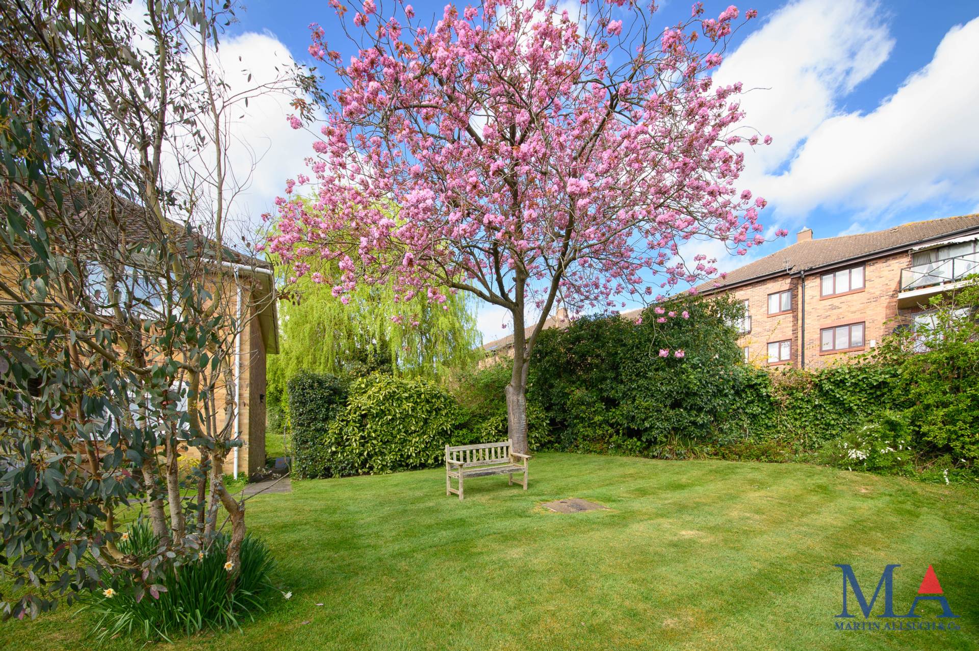 Additional Property Image 2 bedroom Maisonette for sale in Borehamwood 12