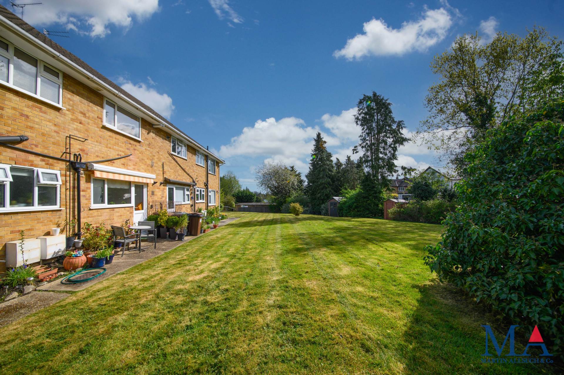 Additional Property Image 2 bedroom Maisonette for sale in Borehamwood 13