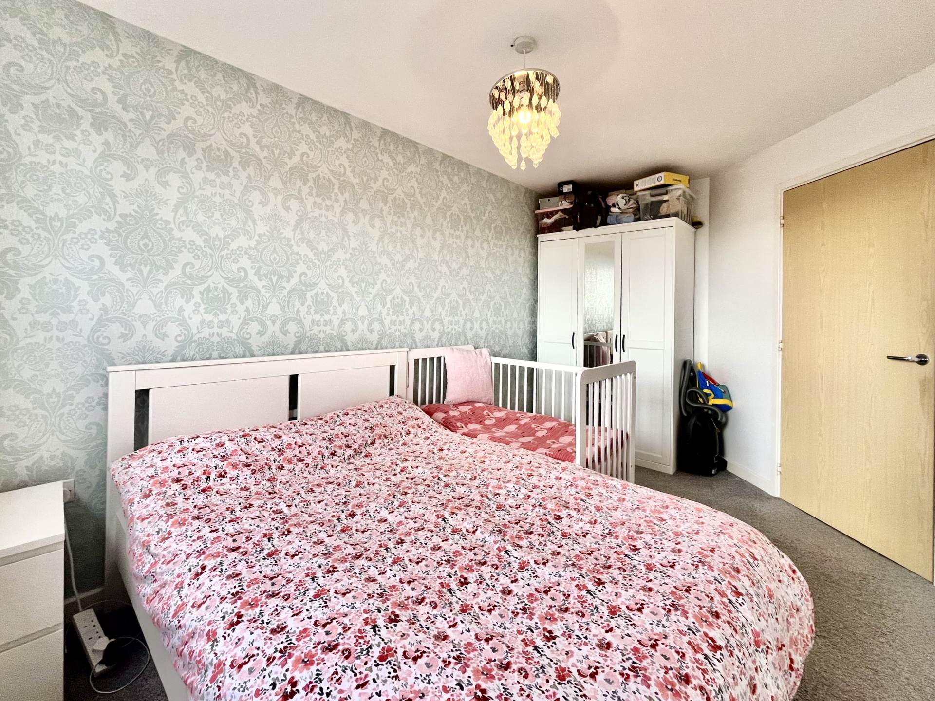 Additional Property Image 2 bedroom Flat for sale in Borehamwood 7