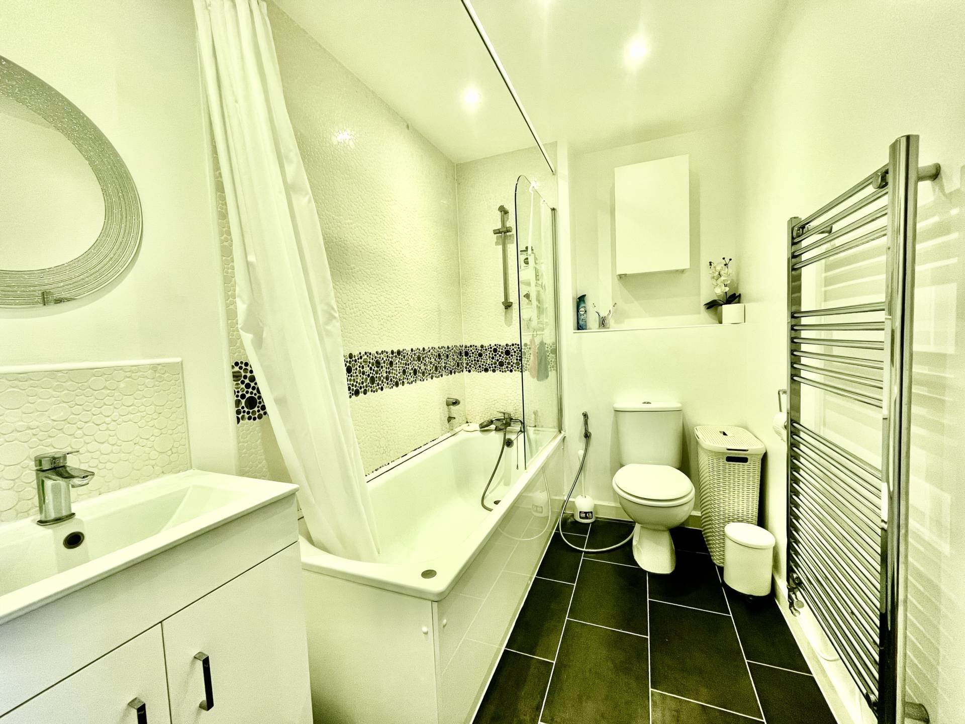 Additional Property Image 2 bedroom Flat for sale in Borehamwood 10