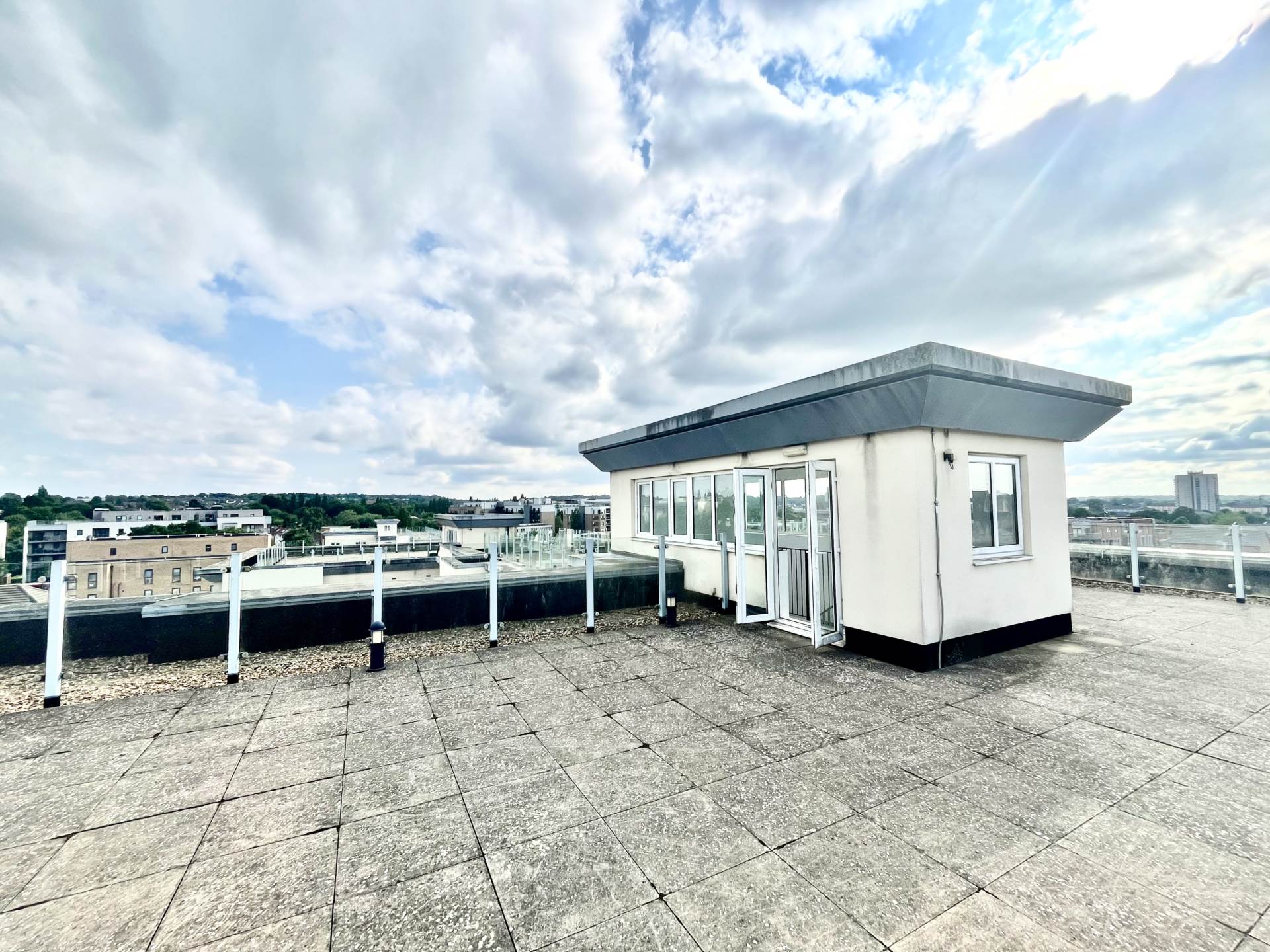 Additional Property Image 2 bedroom Flat for sale in Borehamwood 11