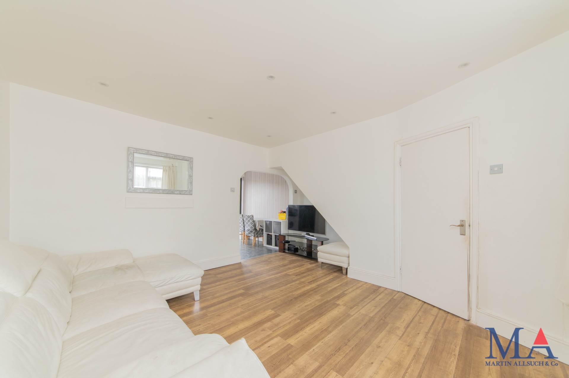 Additional Property Image 4 bedroom Terraced for sale in Borehamwood 4