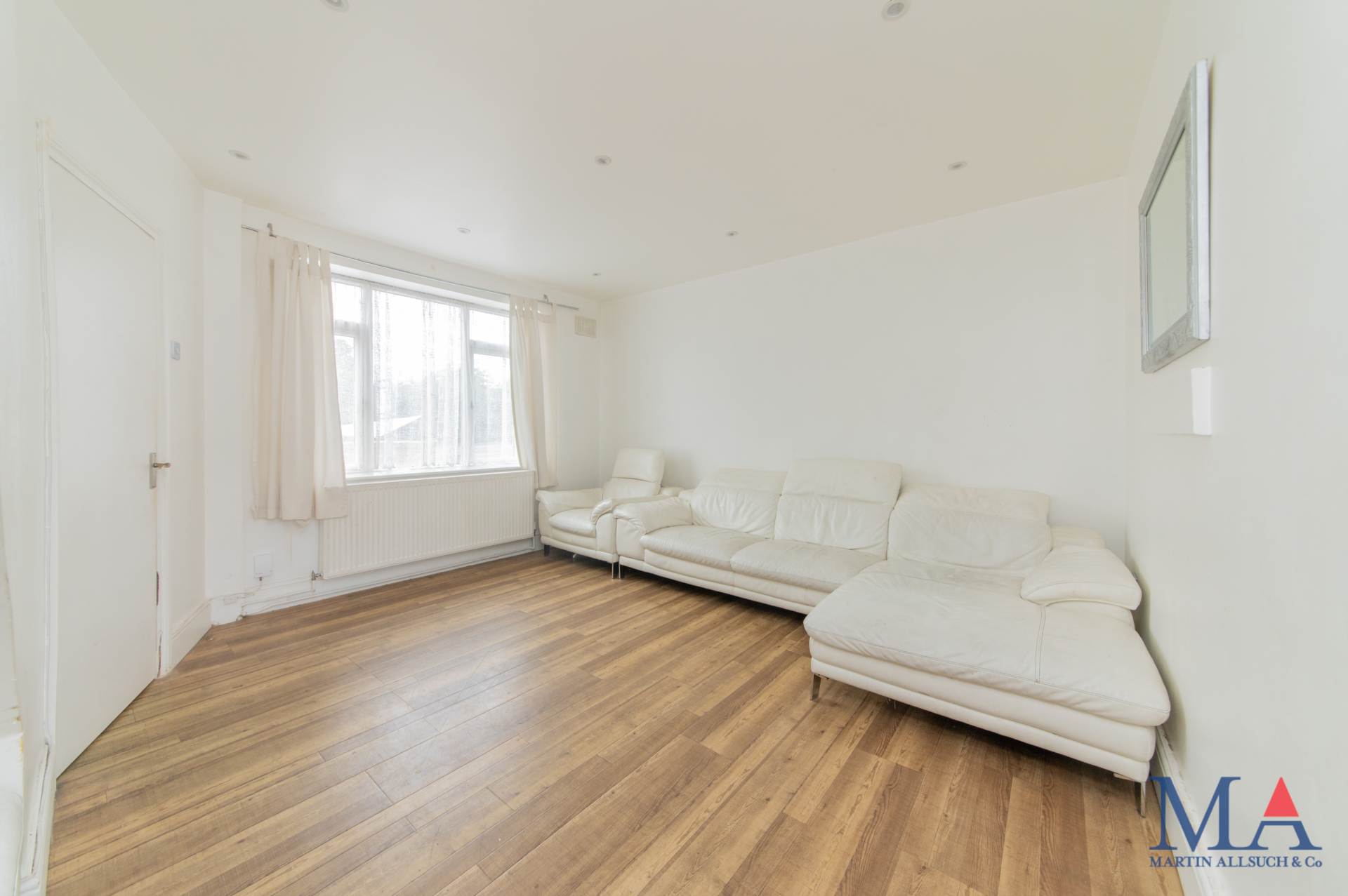 Additional Property Image 4 bedroom Terraced for sale in Borehamwood 5