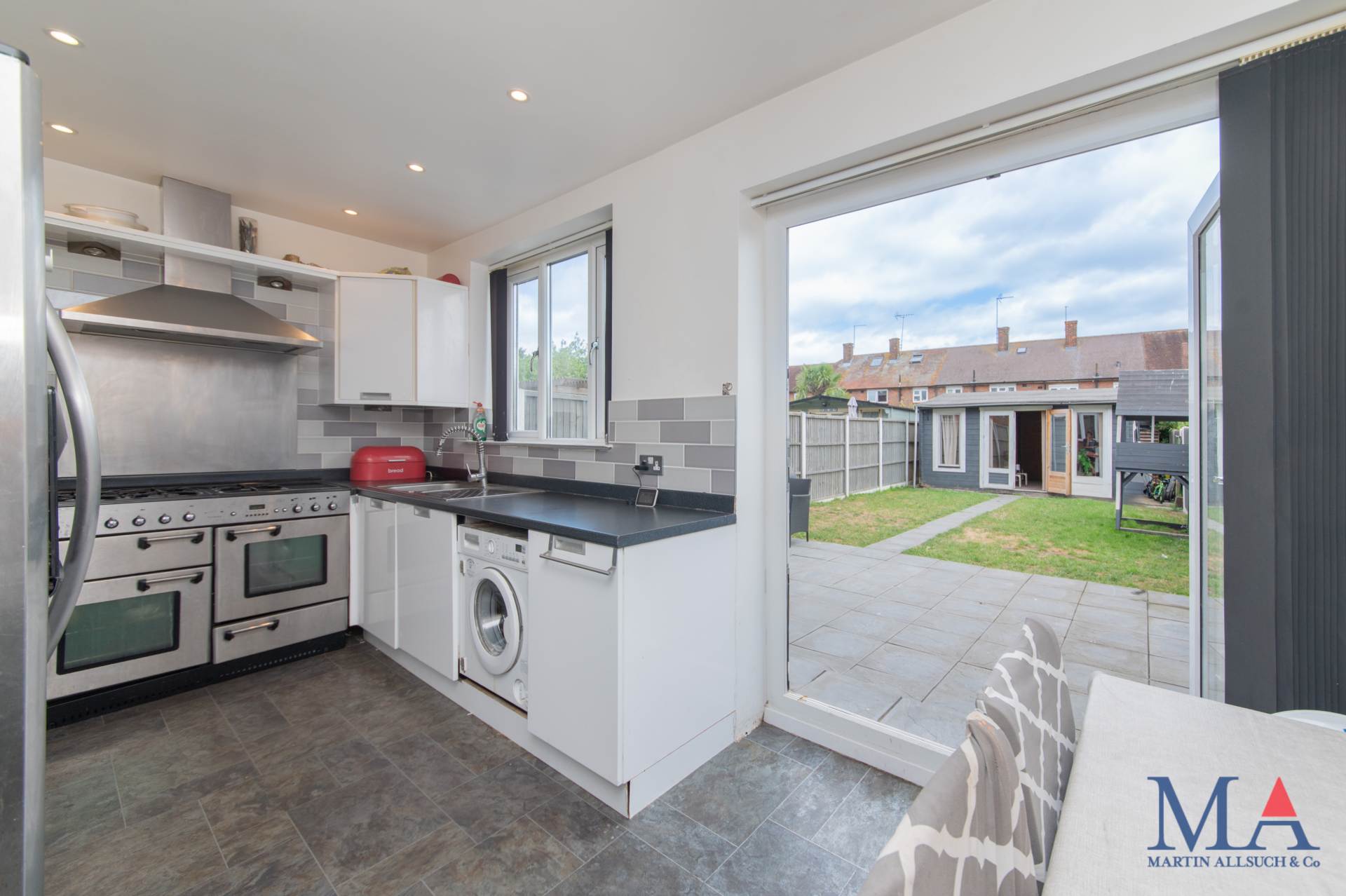 Additional Property Image 4 bedroom Terraced for sale in Borehamwood 11