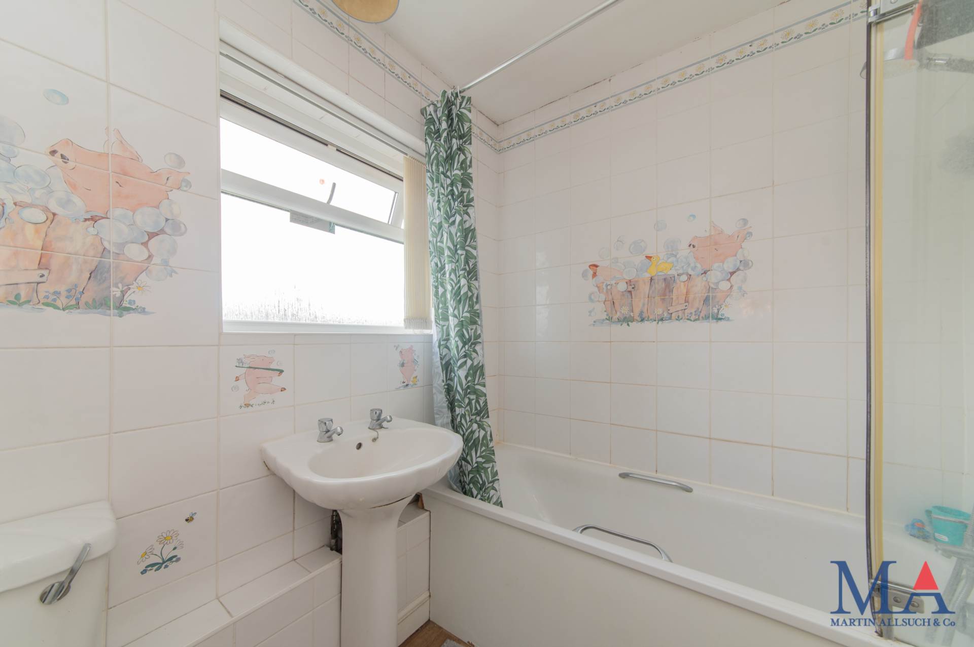 Additional Property Image 4 bedroom Terraced for sale in Borehamwood 14