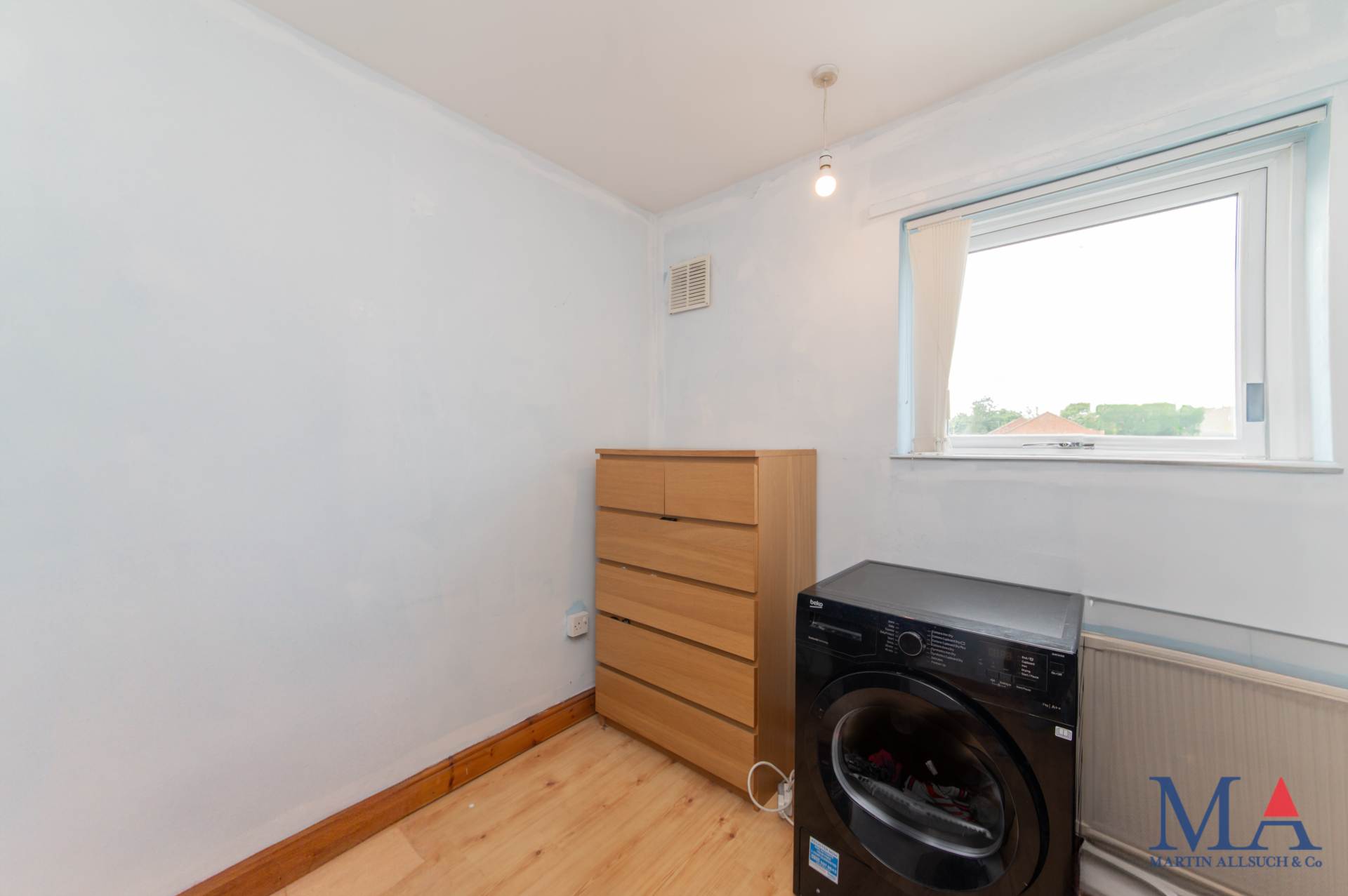 Additional Property Image 4 bedroom Terraced for sale in Borehamwood 17