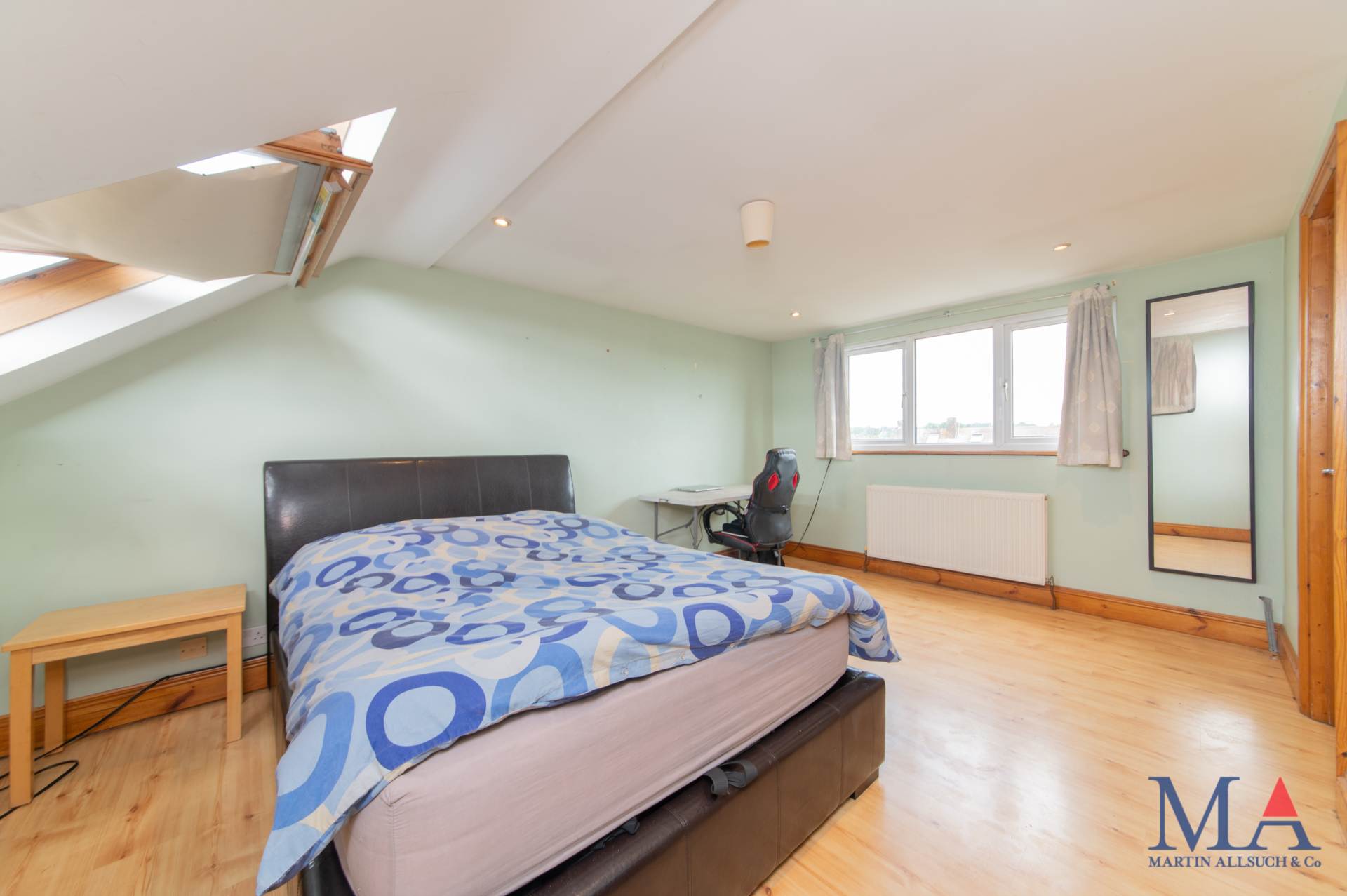 Additional Property Image 4 bedroom Terraced for sale in Borehamwood 19