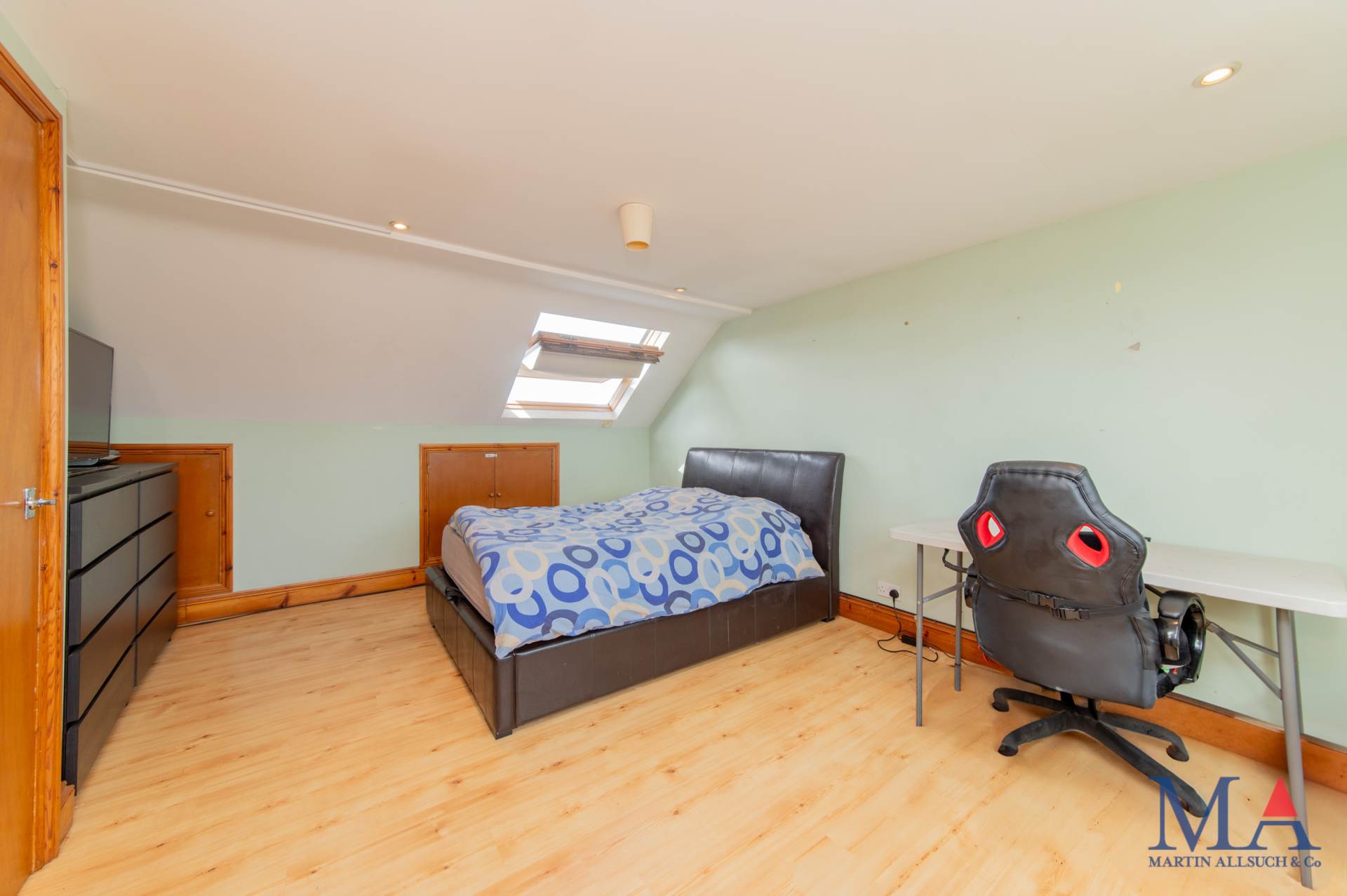 Additional Property Image 4 bedroom Terraced for sale in Borehamwood 20