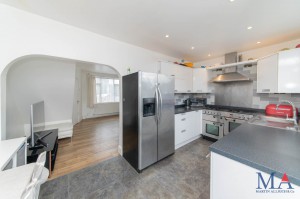4 bedroom Terraced for sale in Borehamwood