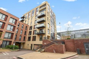 1 bedroom Flat for sale in Edgware