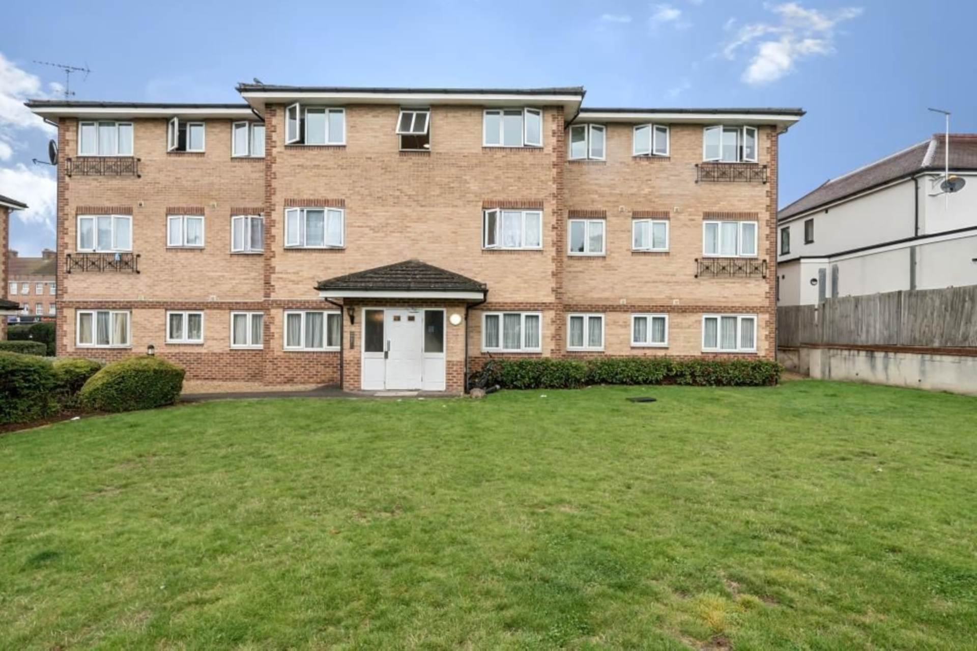 Additional Property Image 2 bedroom Flat for sale in Stanmore 2