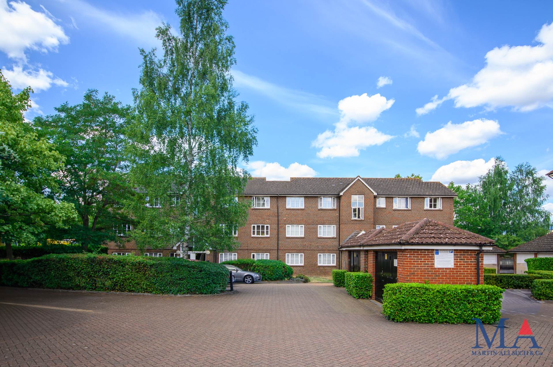 Additional Property Image 1 bedroom Flat for sale in Borehamwood 2