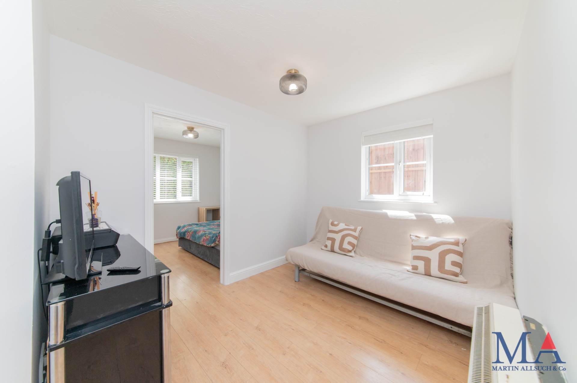 Additional Property Image 3 bedroom Flat for sale in Borehamwood 2