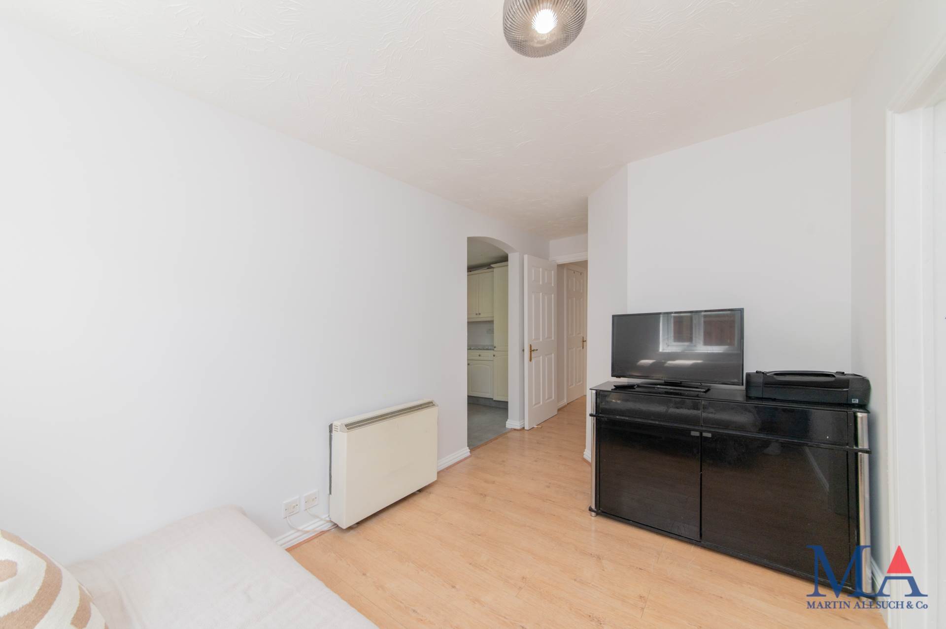 Additional Property Image 3 bedroom Flat for sale in Borehamwood 3