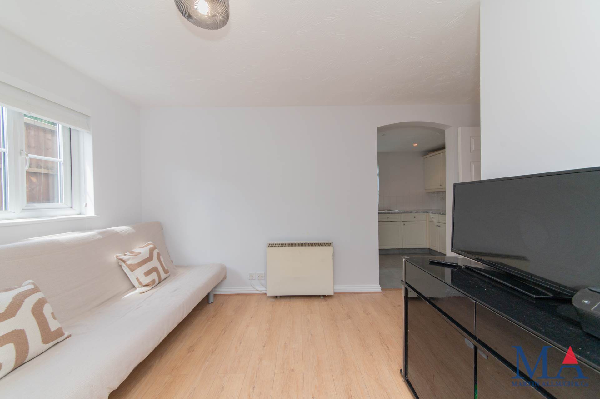 Additional Property Image 3 bedroom Flat for sale in Borehamwood 4
