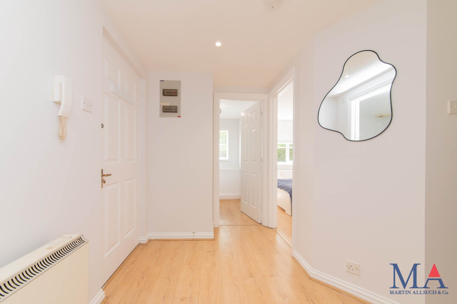 Additional Property Image 3 bedroom Flat for sale in Borehamwood 7