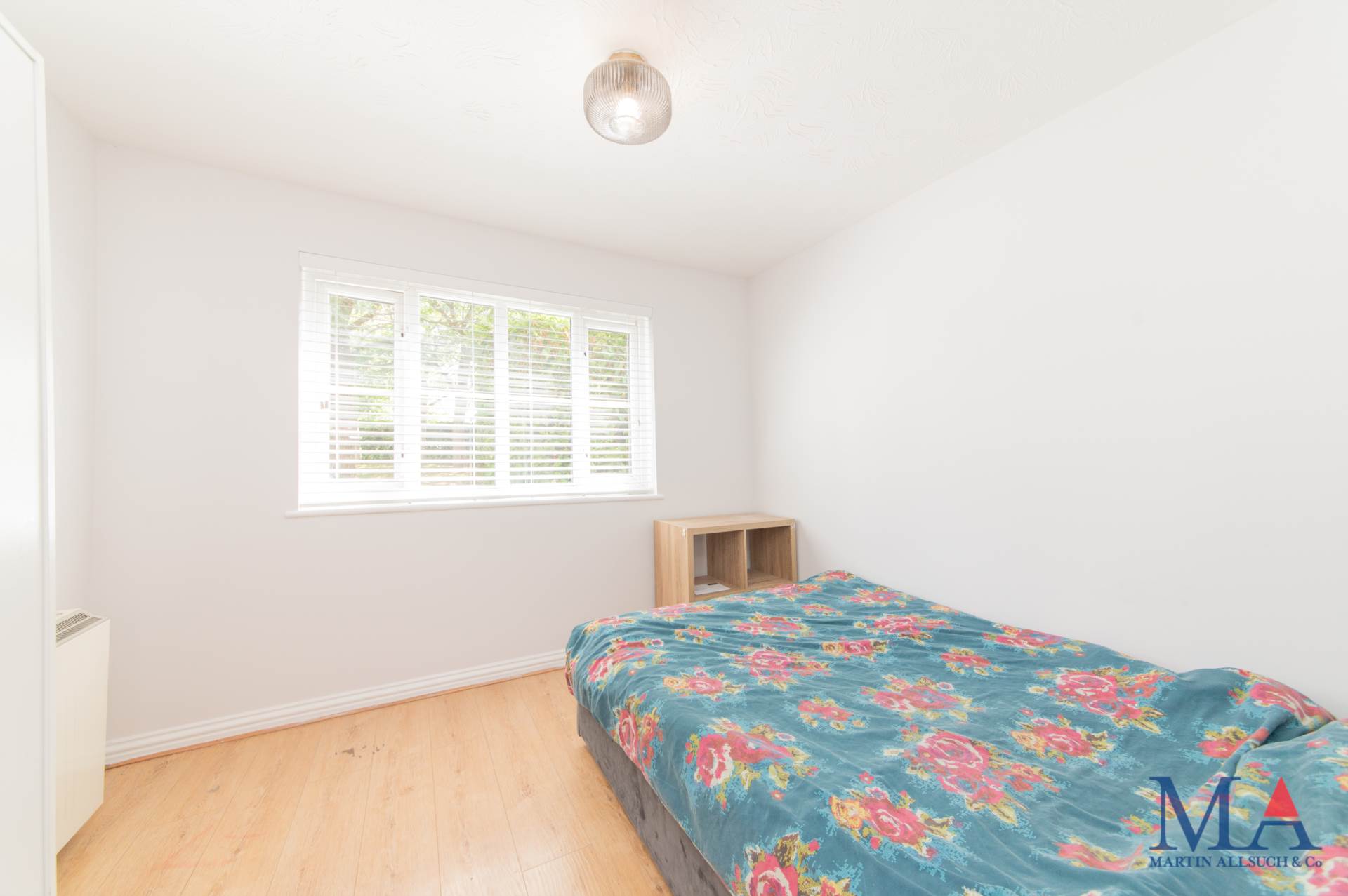 Additional Property Image 3 bedroom Flat for sale in Borehamwood 8