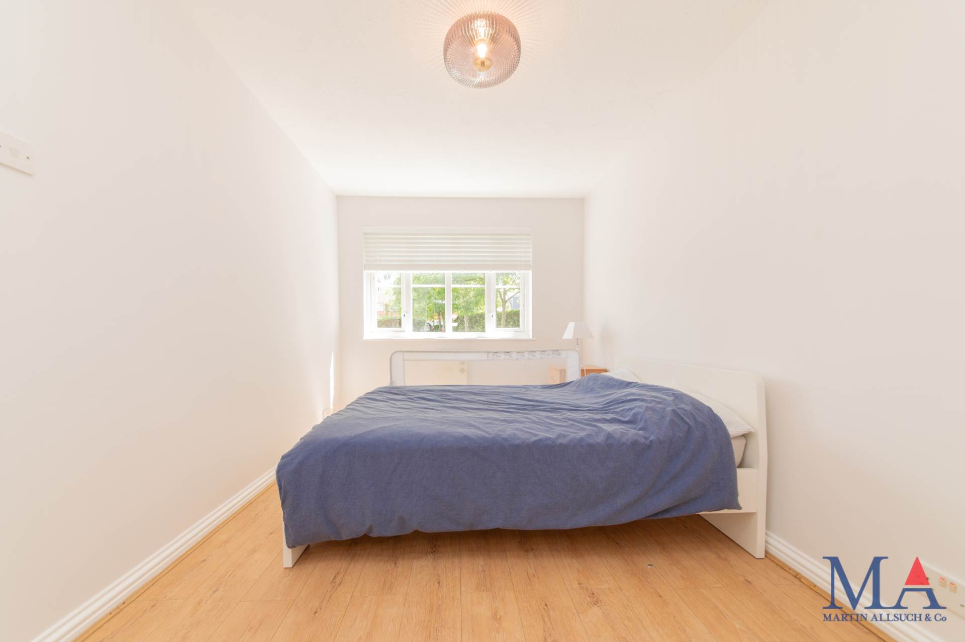 Additional Property Image 3 bedroom Flat for sale in Borehamwood 13