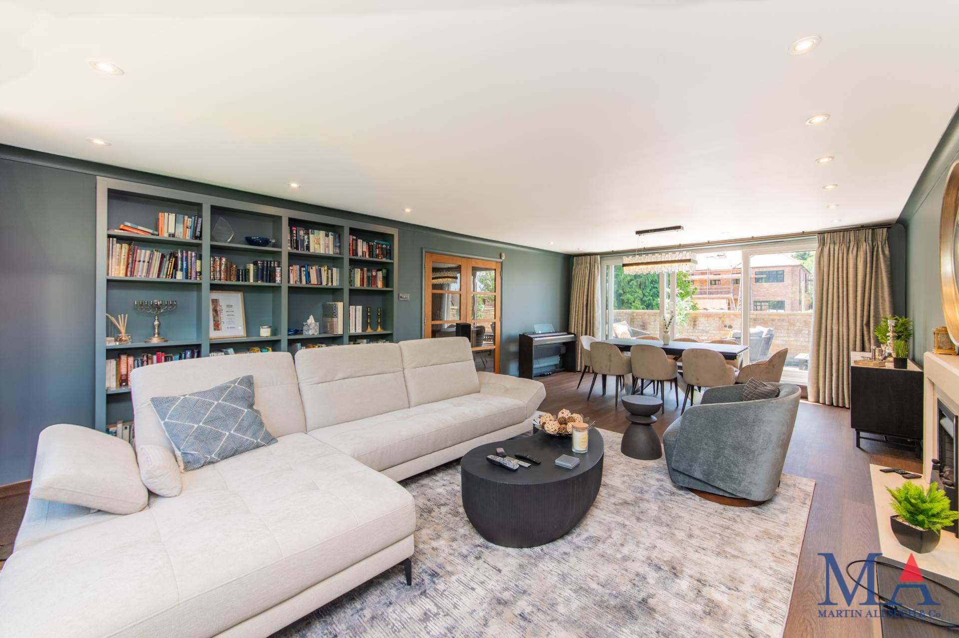 Additional Property Image 5 bedroom Detached for sale in Borehamwood 2